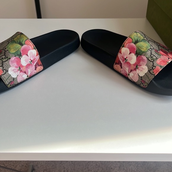 🌺🌺🌺GUCCI BLOOM SLIDES GENTLY WORN - Picture 4 of 7